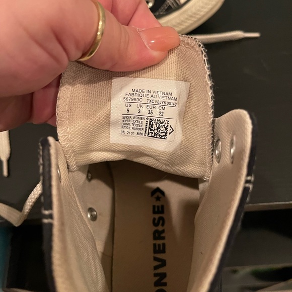 High Top Converse with embroidery - Picture 2 of 2